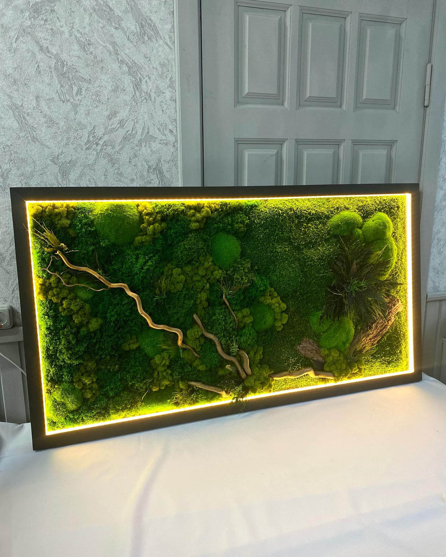 Warm LED-Lit Preserved Moss Wall Art Fern Leaves, Bark & Tiki Grass, Eco-Friendly Natural Decor, Custom Botanical Art, Unique Gift